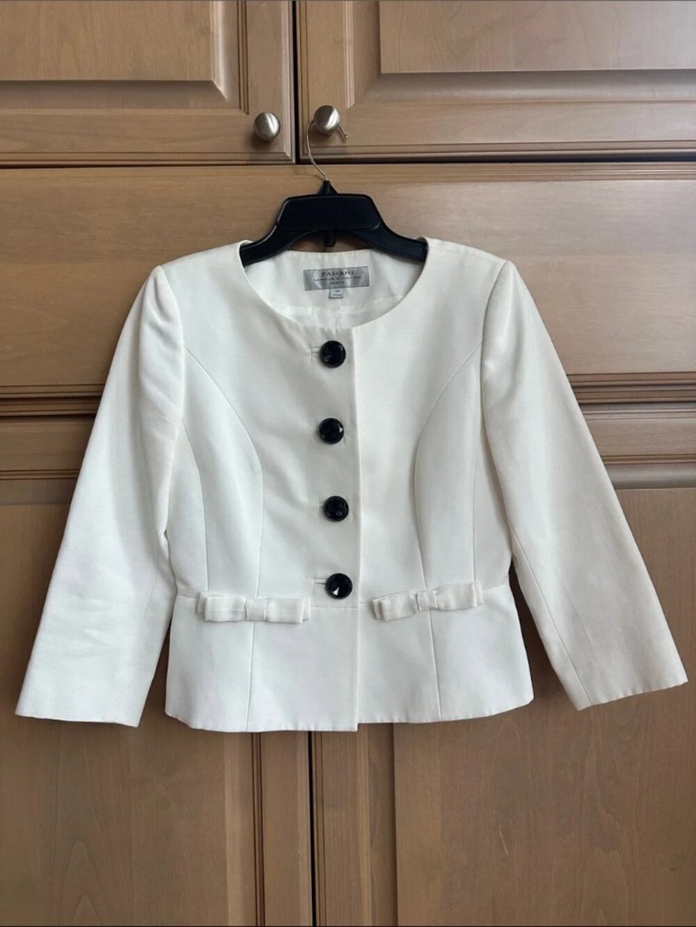 Vintage Elie Tahari Arthur S Levine minimalist bow pocket fitted cropped blazer.
